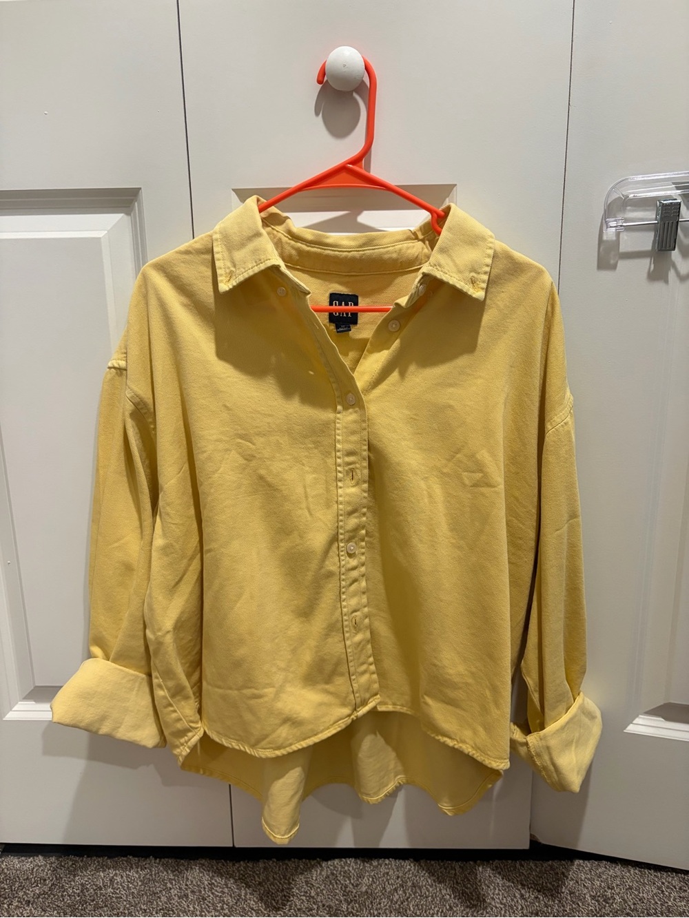 GAP Women’s Pale Yellow Cropped Button-Down Shirt